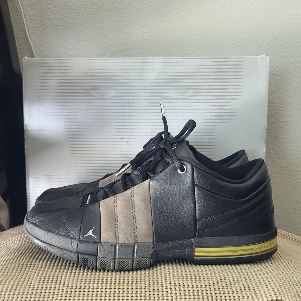 Air Jordan Team Elite Low Black Sneakers View 3